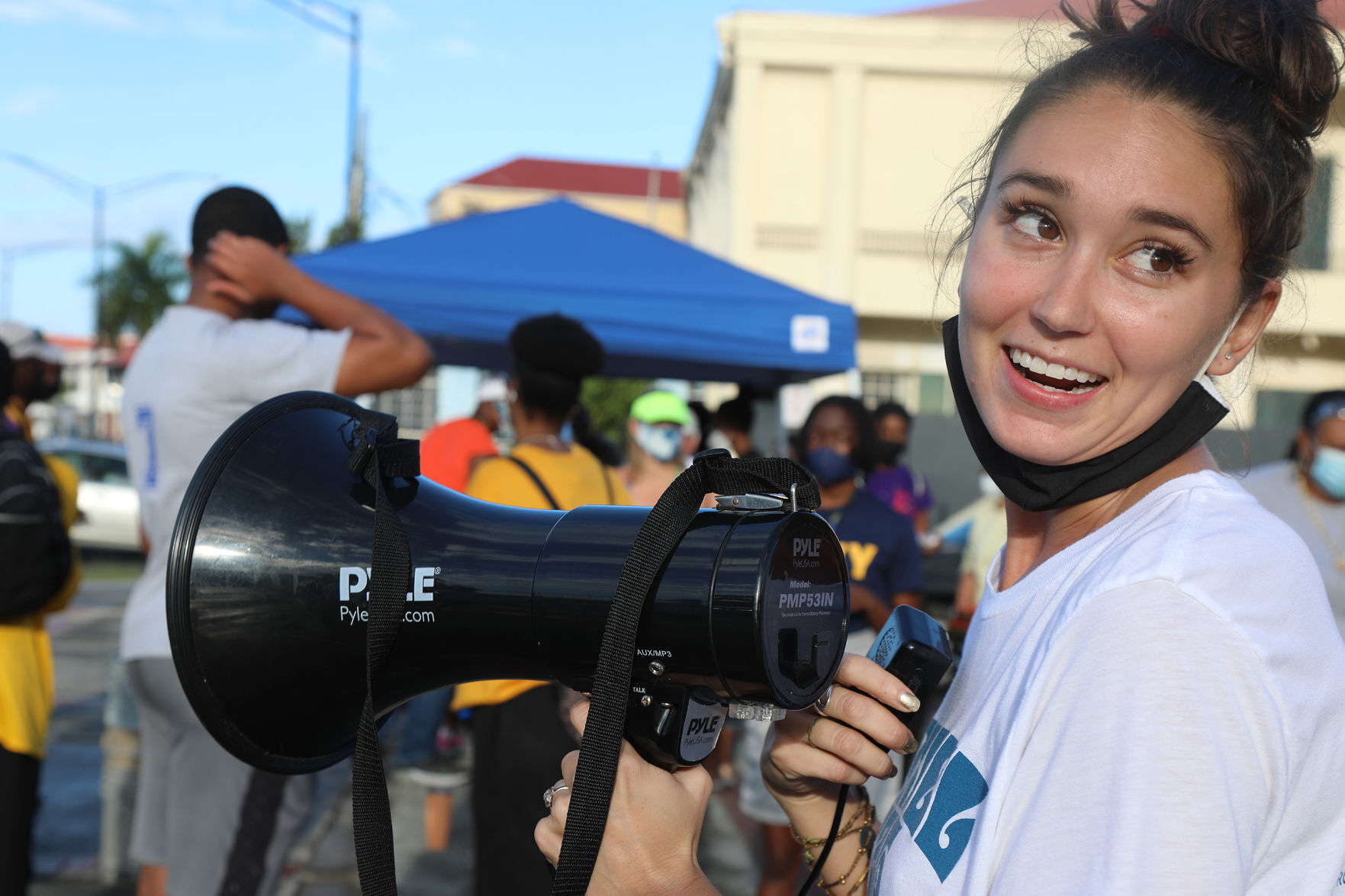 Dozens partake in cleanup effort